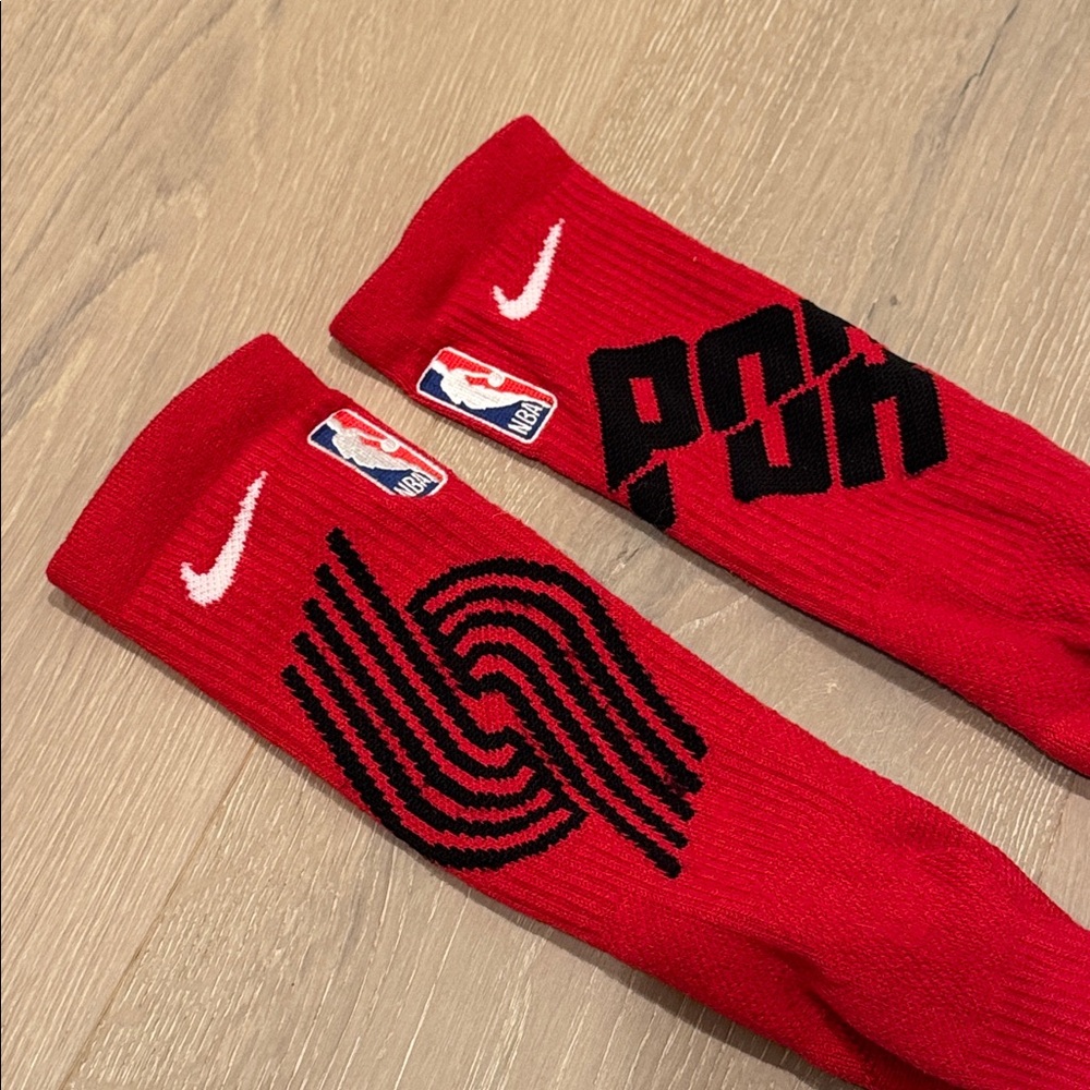NIKE PORTLAND TRAIL BLAZERS NBA BASKETBALL RED SOCKS
